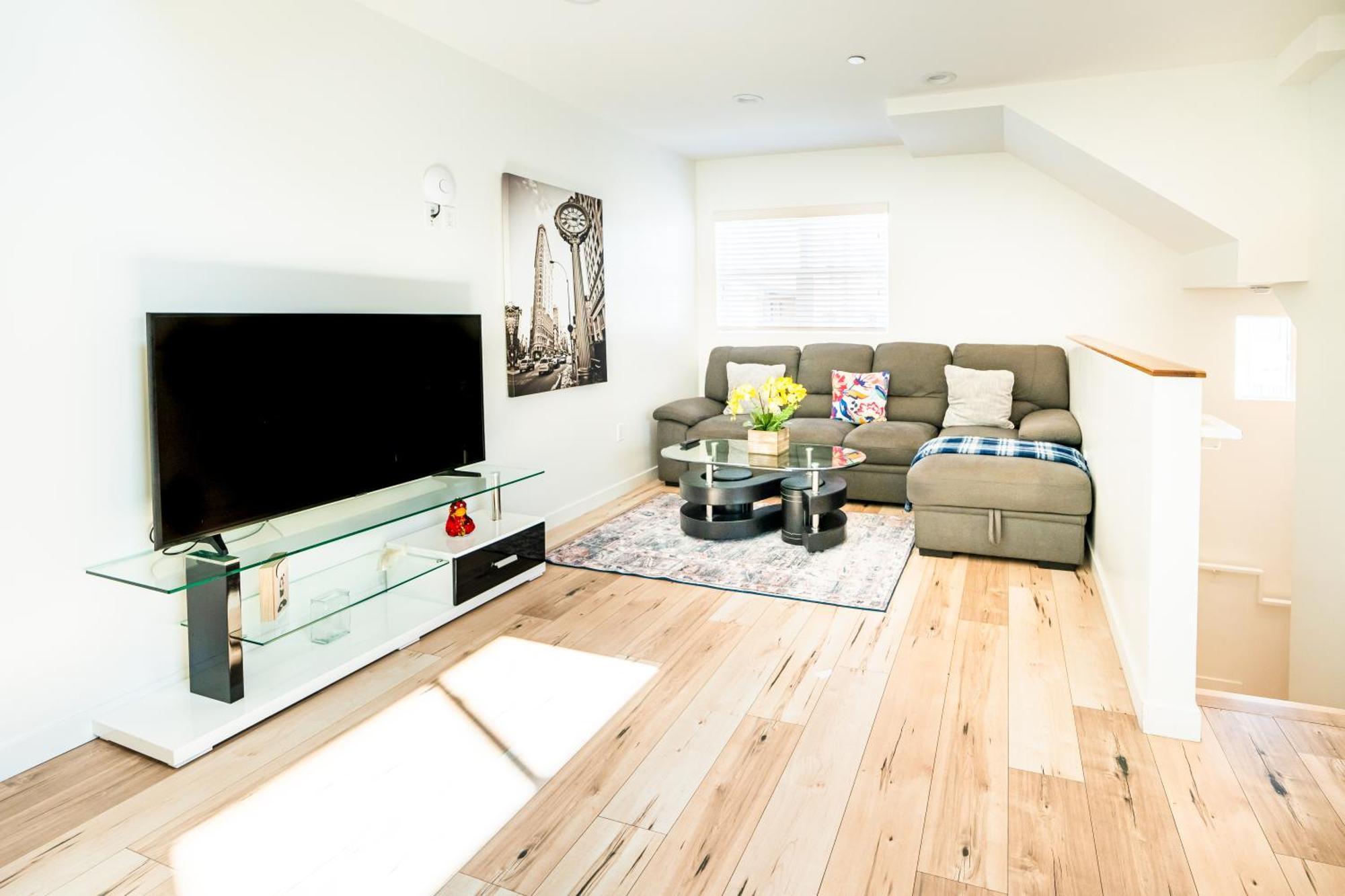 Unique 3-level Loft With One Bedroom & Two Full Bathroom Los Angeles